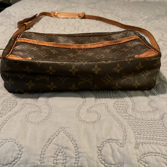 Louis Vuitton Monogram Leather Vintage Camera Bag - Picture 6 of 12